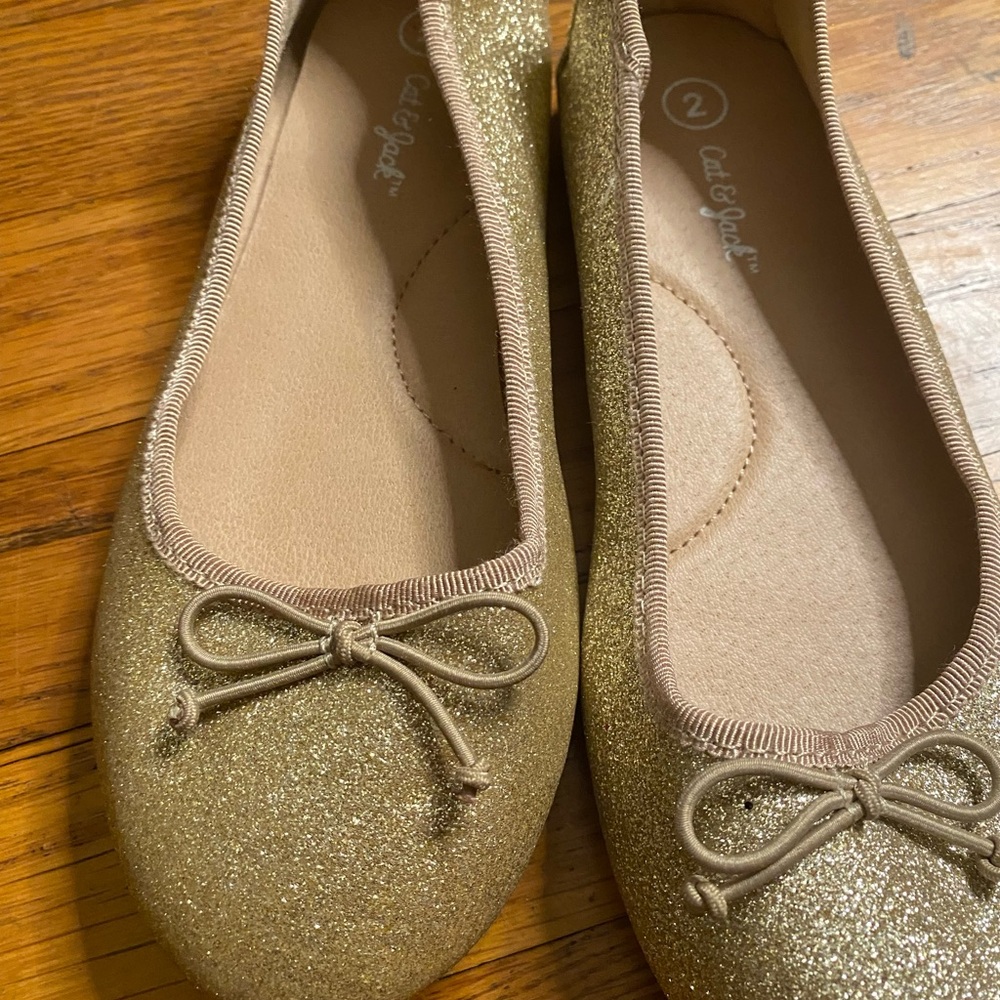 Cat and Jack gold glitter slip on shoes - size 2 - Picture 3 of 4